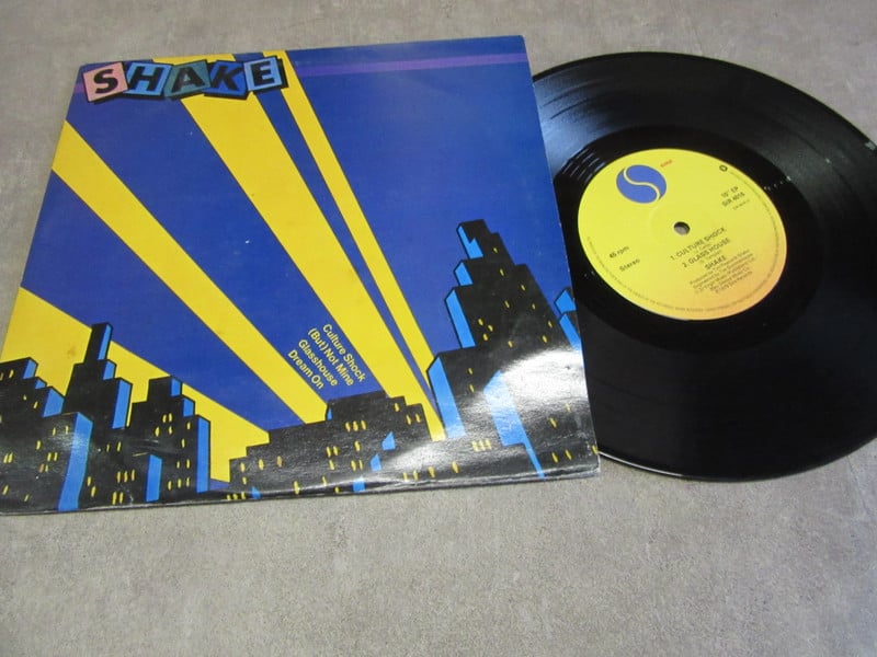 vinyle 45 tours  25 cm  shake  culture shock  : glass house   dream on .. 1979 sire  4016