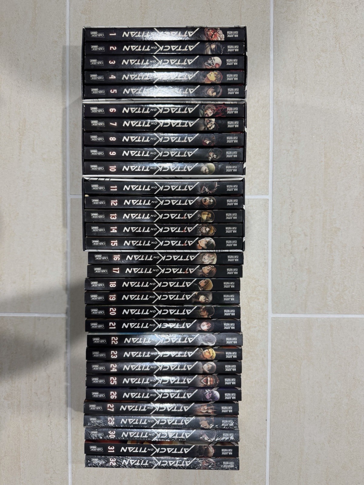 Attack on Titan Manga Collezione - Volume da 1 a 32 Senza 28 - Carlsen Manga 