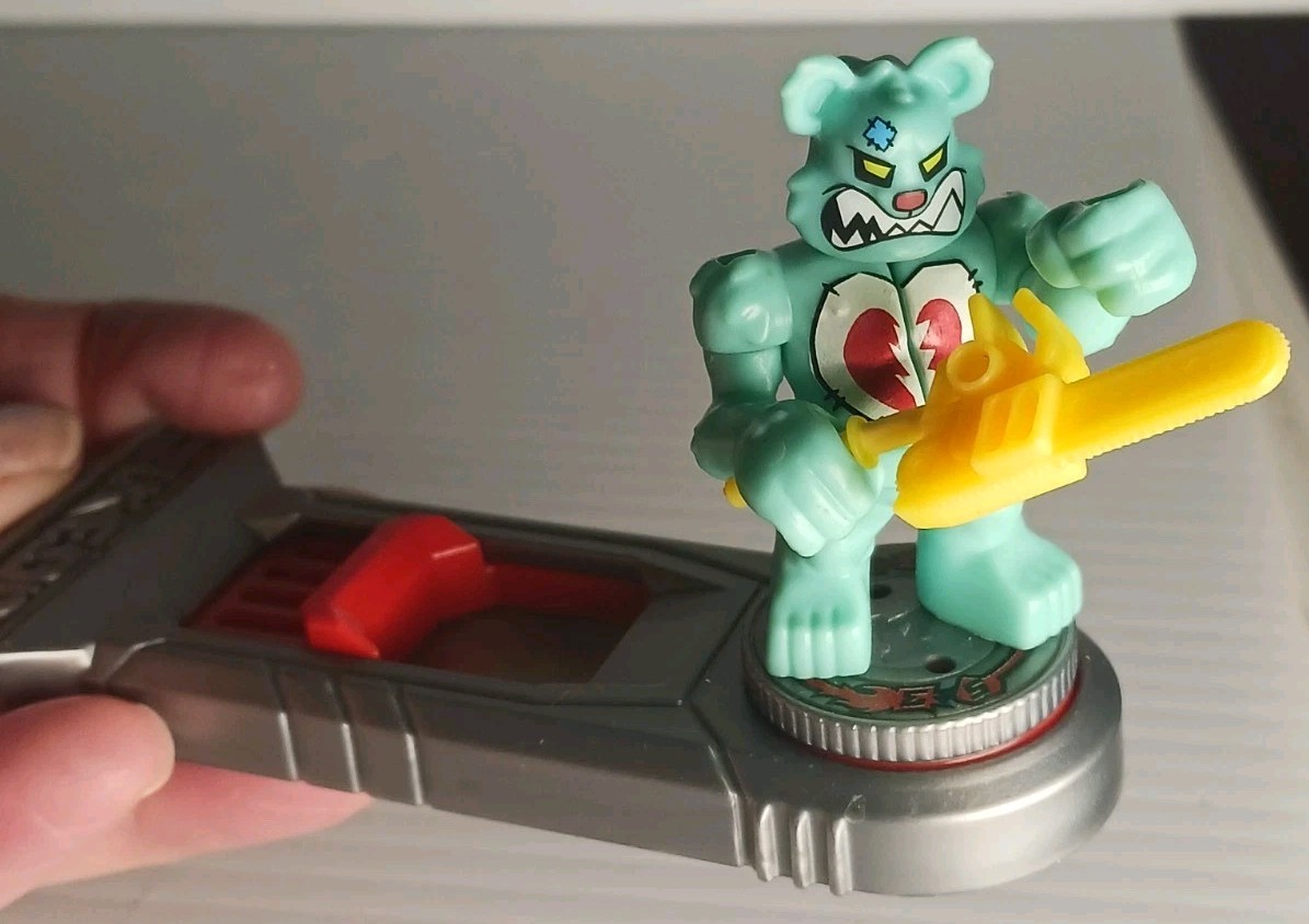 Legends Of Akedo Series 1 SHREDDY BEAR Epic Ultimate Arcade Warriors + Controller