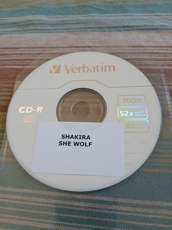 CD Shakira She wolf Promo