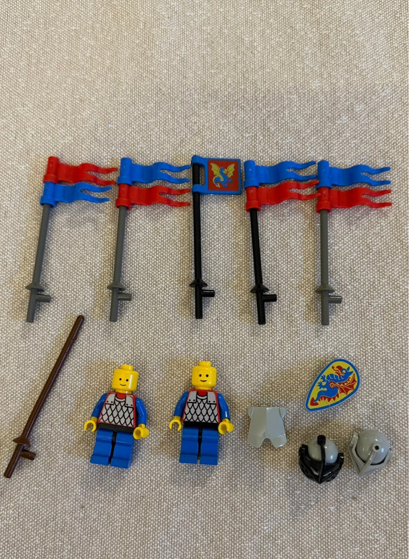 Lego Castle 2 Soldati bandiere e armature