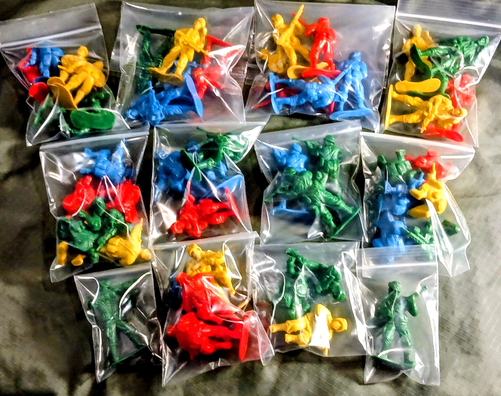 Combat Mission 50 Soldiers * Rare UK Plastic Warriors * 4 Colors * 12 Positions