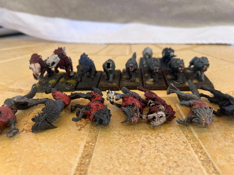 Warhammer the old world tow - chiens/loups/wolf