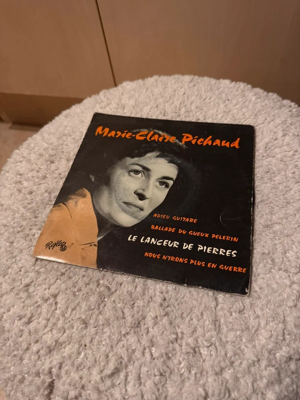 vinyle Marie Claire Pichaud Le lanceur de pierres 45 tours