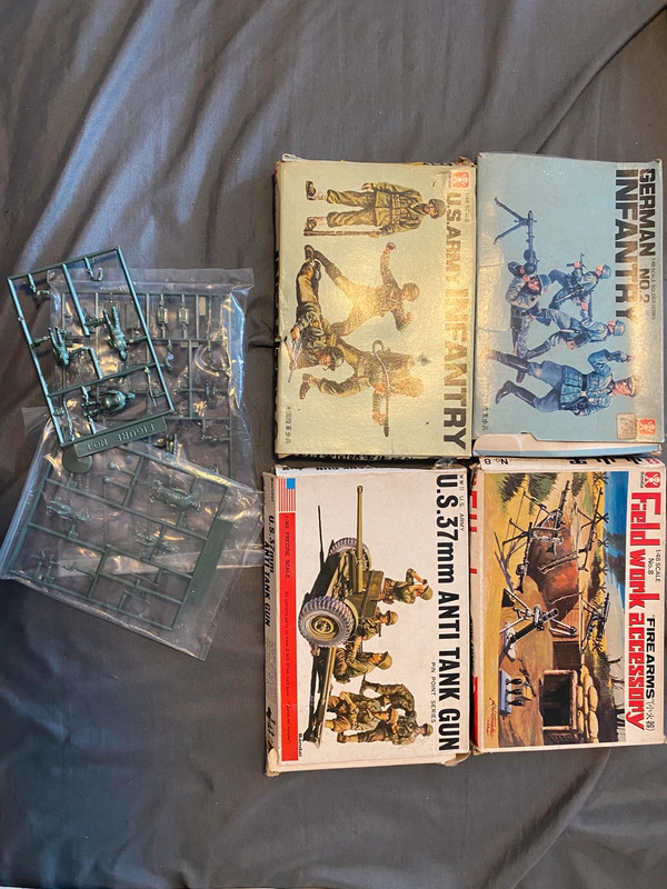 Lot 4 maquette 1/48 personnages et accessoires