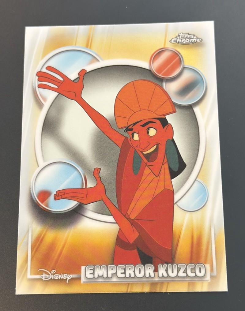 Carta Base 2026 Topps Disney Chrome Emperor Kuzco - Nuova Groove dell'Imperatore