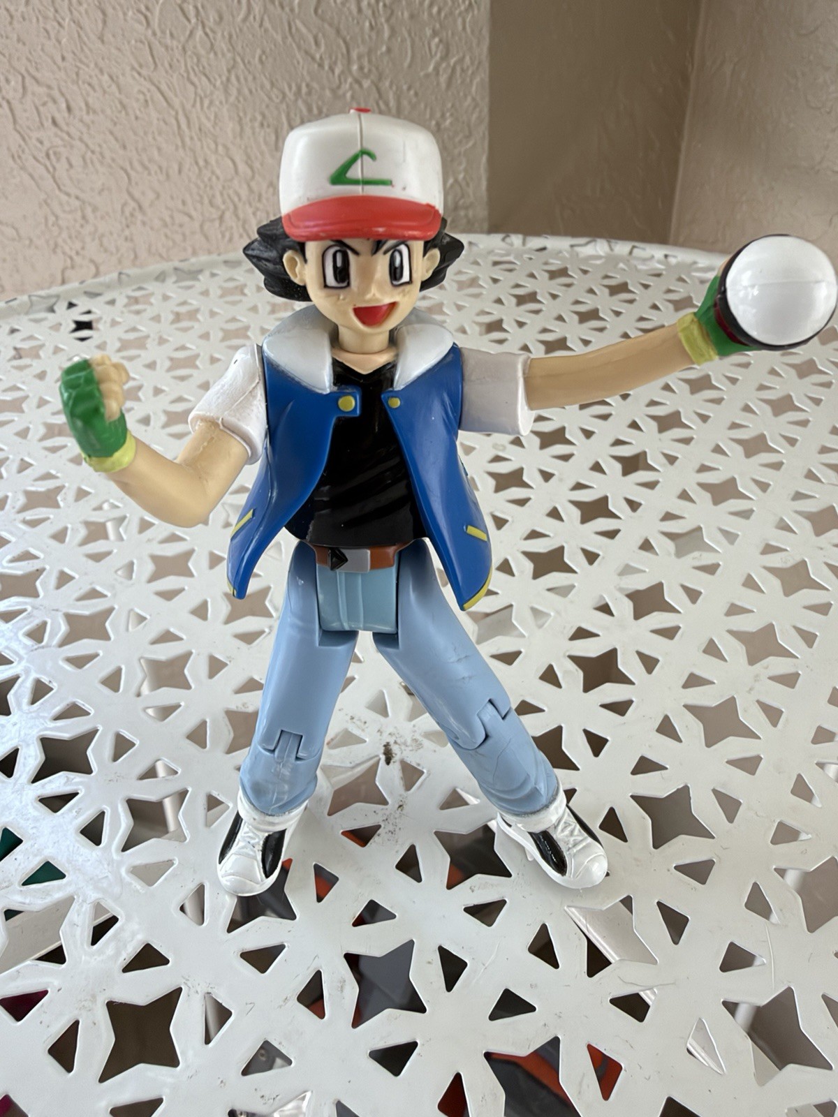 Vintage 2000 Hasbro Pokemon Ash Ketchum Poseable Figure Pokeball Nintendo