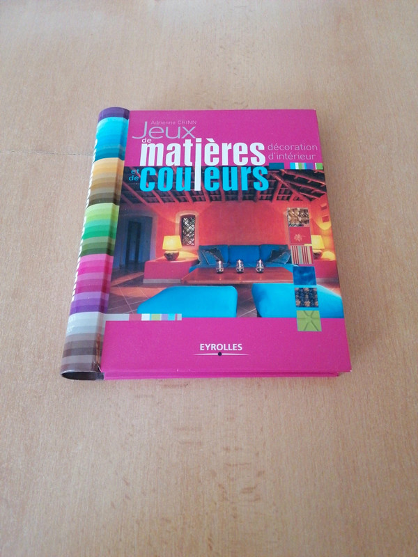 Livre jeux de matières et de couleurs