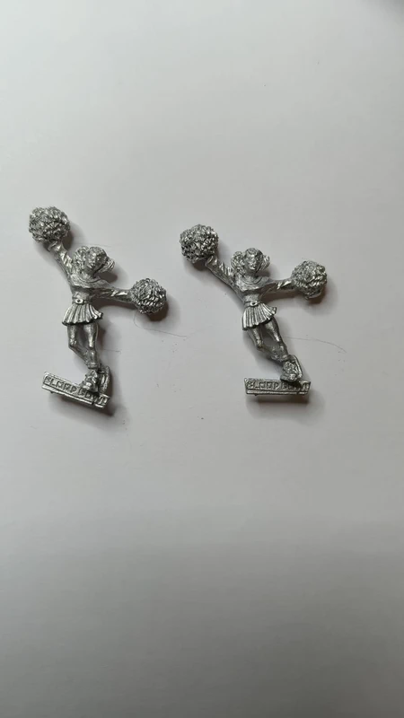 2 Bloodbowl Cheerleader