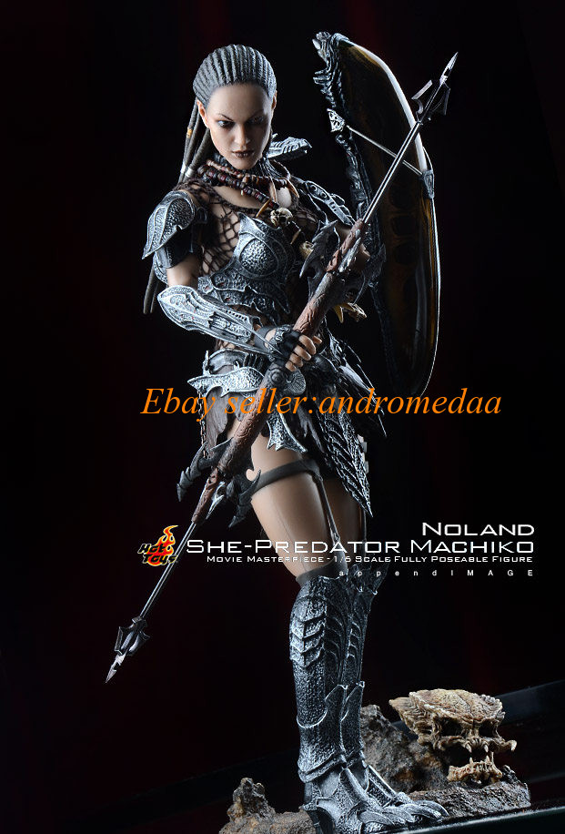 Hot Toys MMS074 1/6 AVP Modellino She Predator Machiko in magazzino