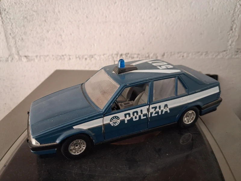 Alfa 75 polizia burago