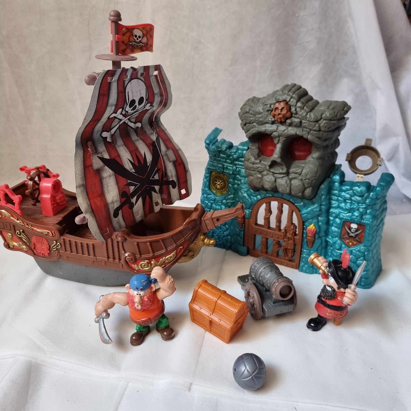 Keenway Pirates Playset Bundle / Pirate Adventures Battle Island Playset