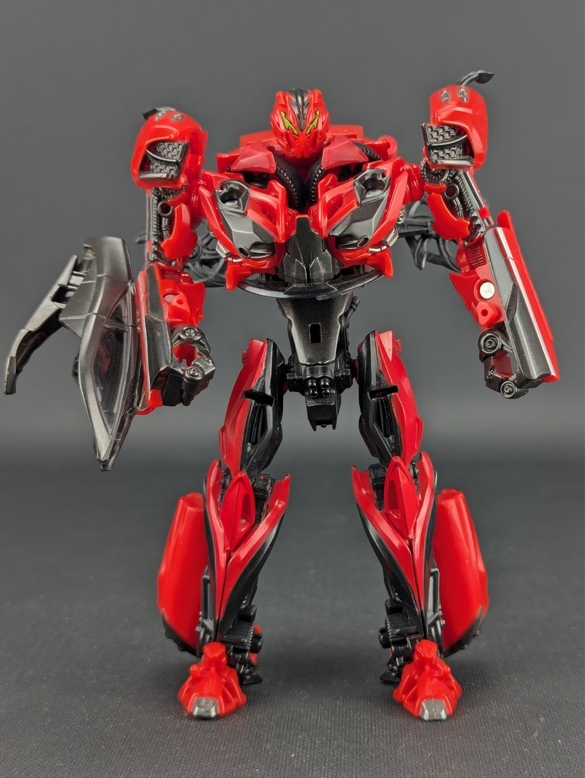 Transformers Studio Series Stinger LEGGI Hasbro SS-02 AOE Movie Deluxe Class