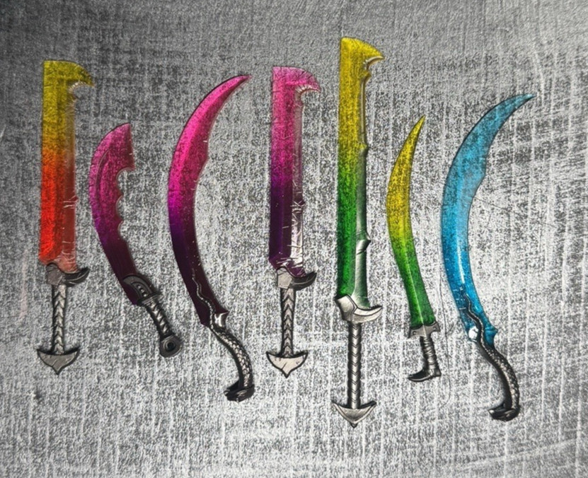 Savage Crucible Secret Borsa Cieca Spade Lotto di 7 Rosso, Verde, Blu, Viola