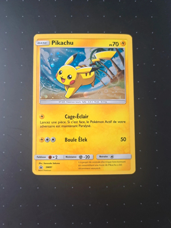Pikachu SM81 - cosmo holo  - carte pokemon