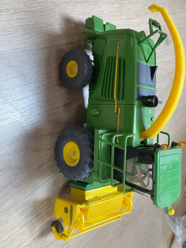 SIKU Farmer 1:32 John Deere 7400 Feldhäcksler