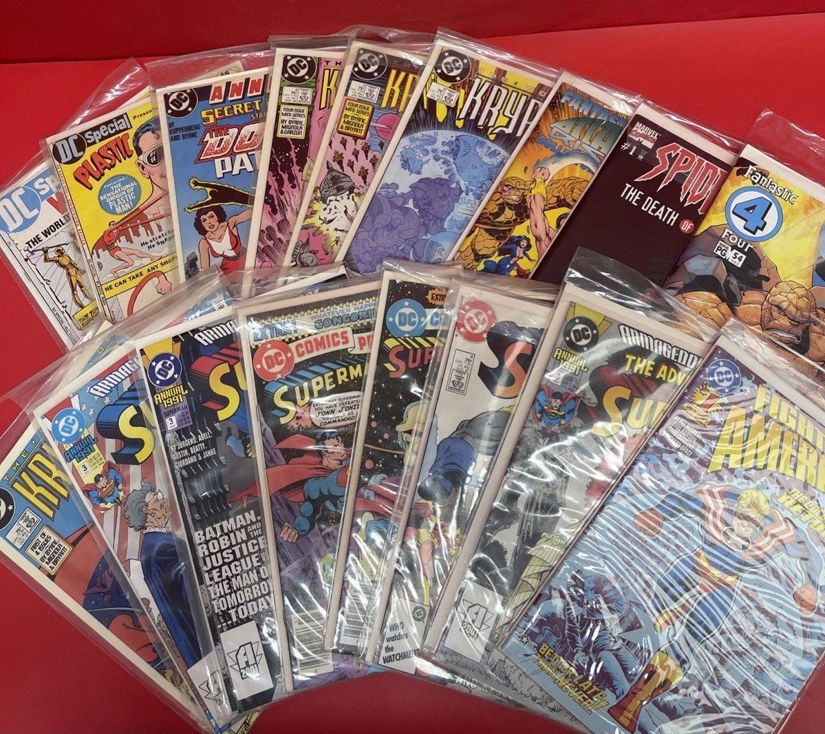 Lotto 17 fumetti misti DC Marvel Superman Krypton Plastic Man Fantastic Four Spawn