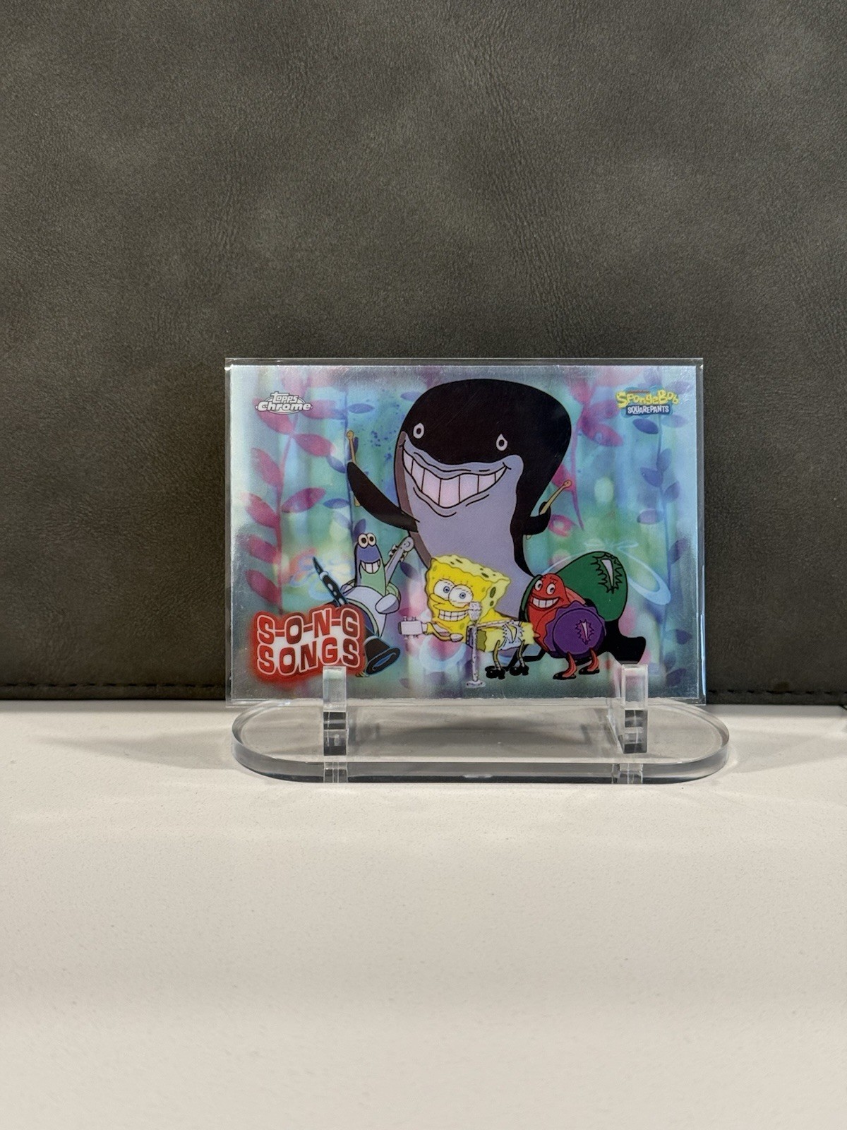 2025 Topps Chrome SpongeBob - Pantaloni strappati S-O-N-G Songs #S-8