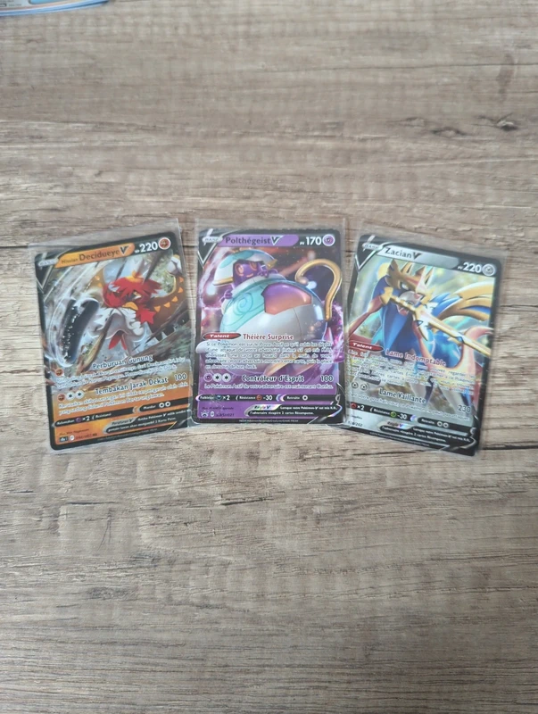 Lot Pokémon - Polthégeist V (FRA) , Zacian V (FRA) et Archéduc de Hisui V (IND)