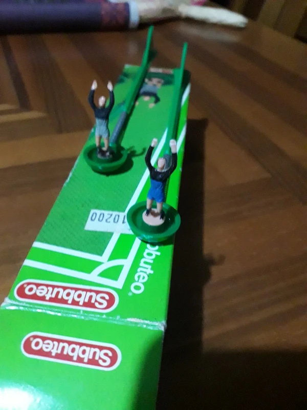 Lotto 2 portieri Subbuteo con molla e scatola