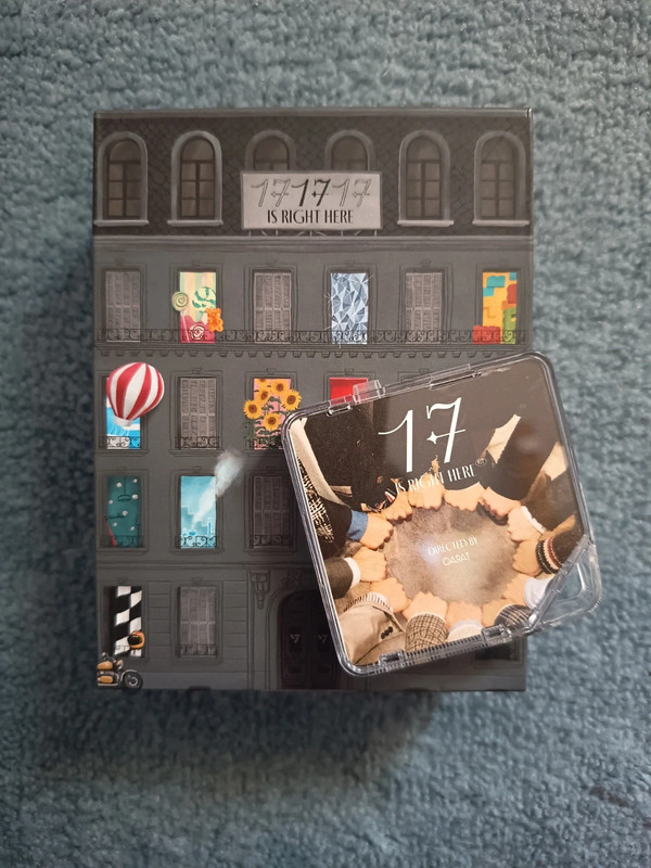 Seventeen is right here - kit album