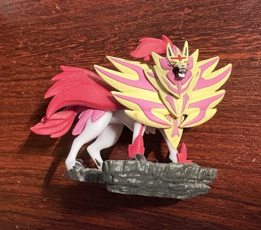 Shiny Zamazenta Figure Crown Zenith 2023 Official Figure
