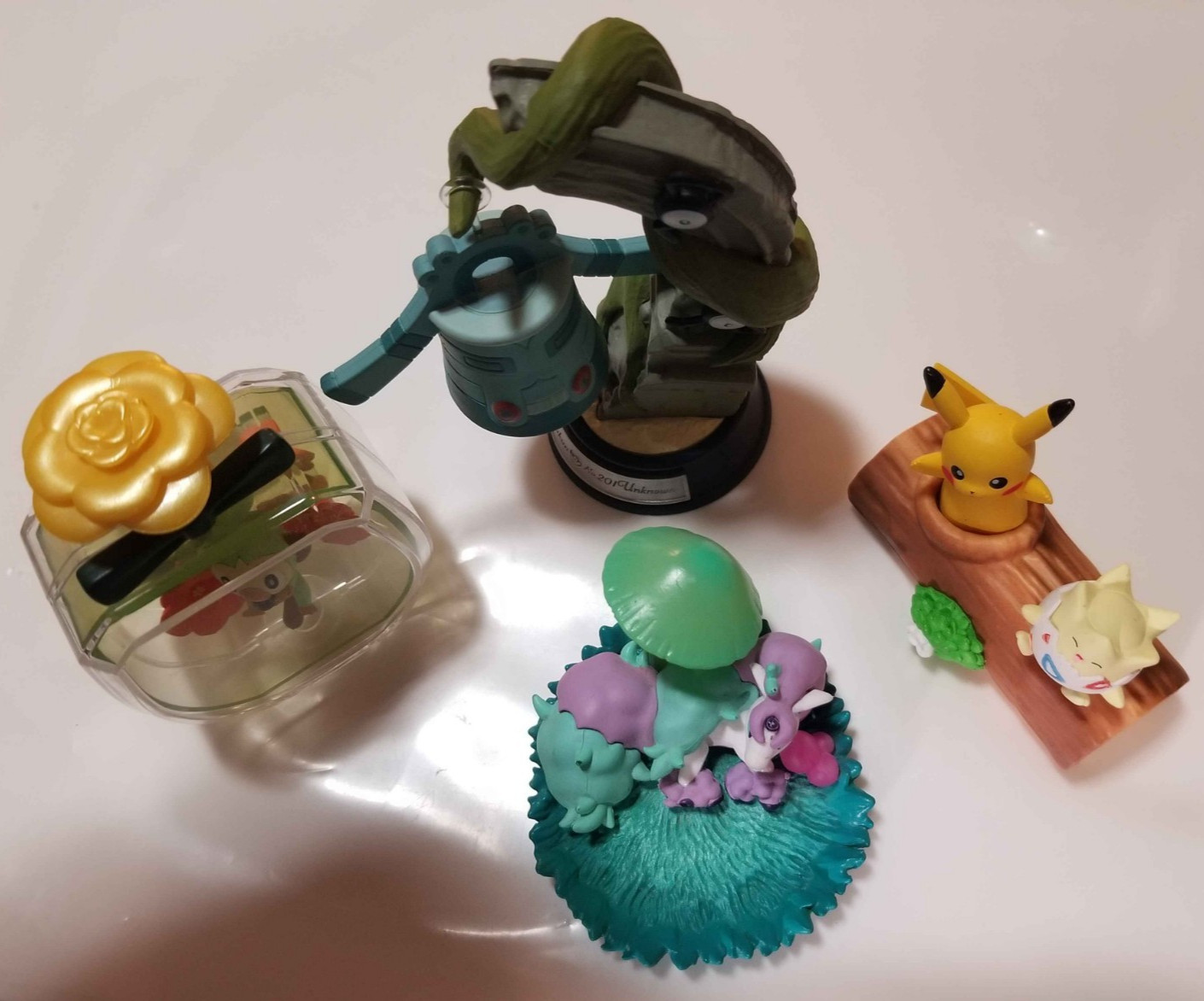 Lotto Figurine Pokemon Re-Ment: Galarian Ponyta, Grookey, Pikachu & Togepi, Bronzong
