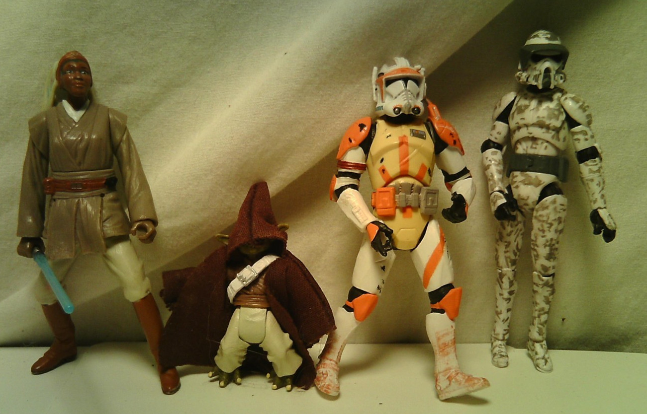 Star Wars Figures Army builders?  clones Jedi Yoda original not repro set4