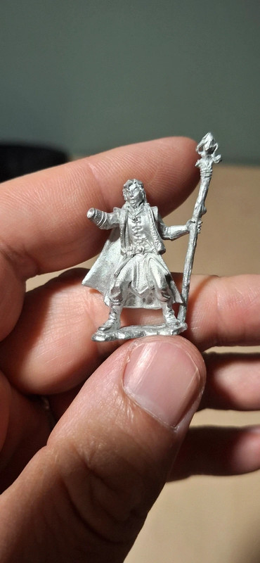 Apprenti mage avec sphère de divination