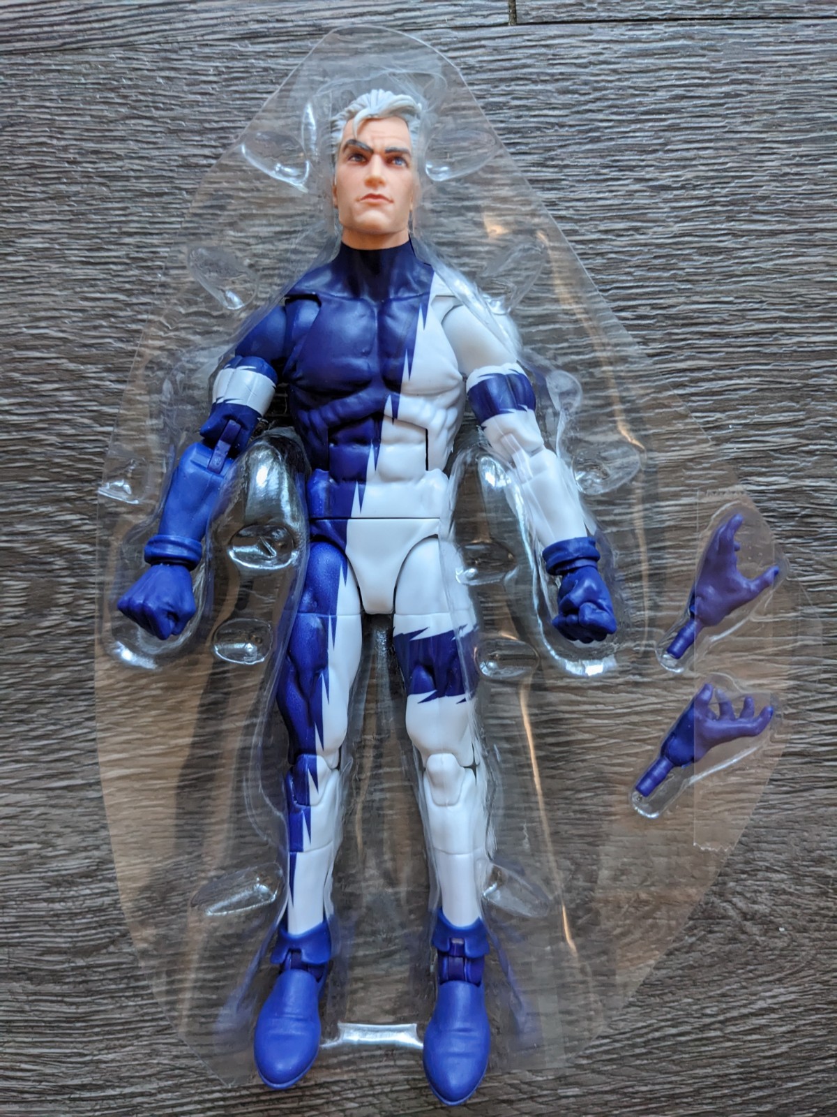 Marvel Legends QUICKSILVER FIGURE (No Alt Head) (Confezione da 2 Black Widow Crossing)