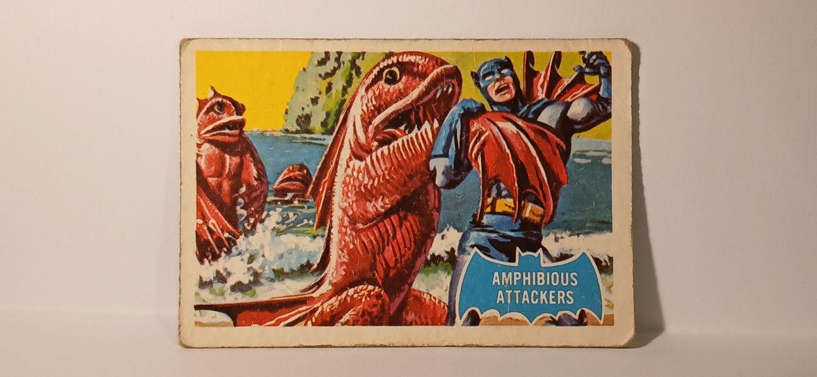 1966 Series B Batman Blue Bat Puzzle Back Trading Card #10B Worn Free P&P