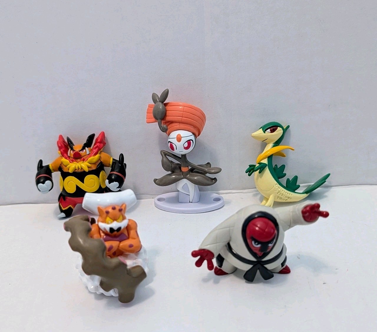 Pokemon Pignite Meloetta Landorus Servine Throh Tomy action figure set 5 pezzi