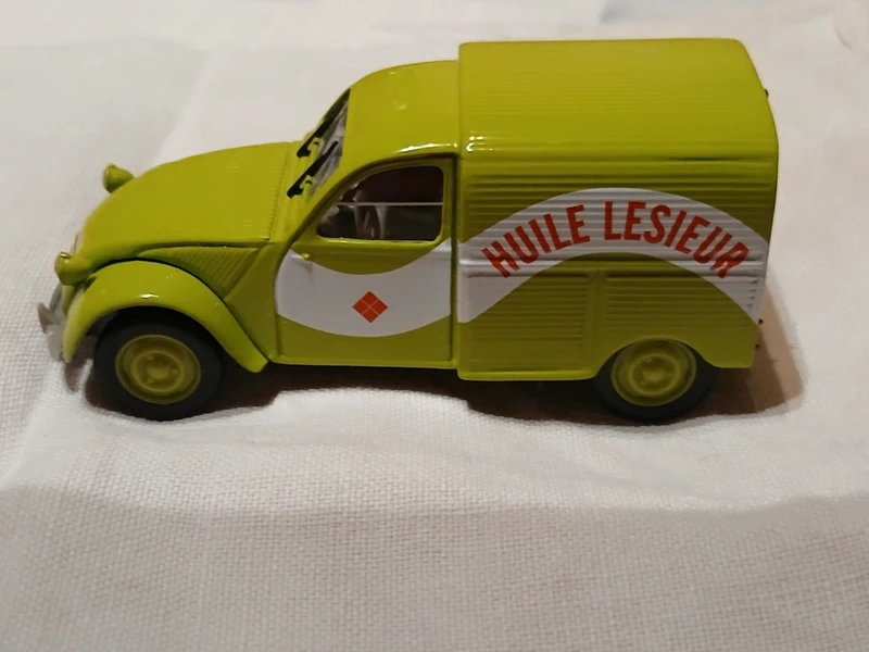 2CV huile lessieur Norev pour collectionneur