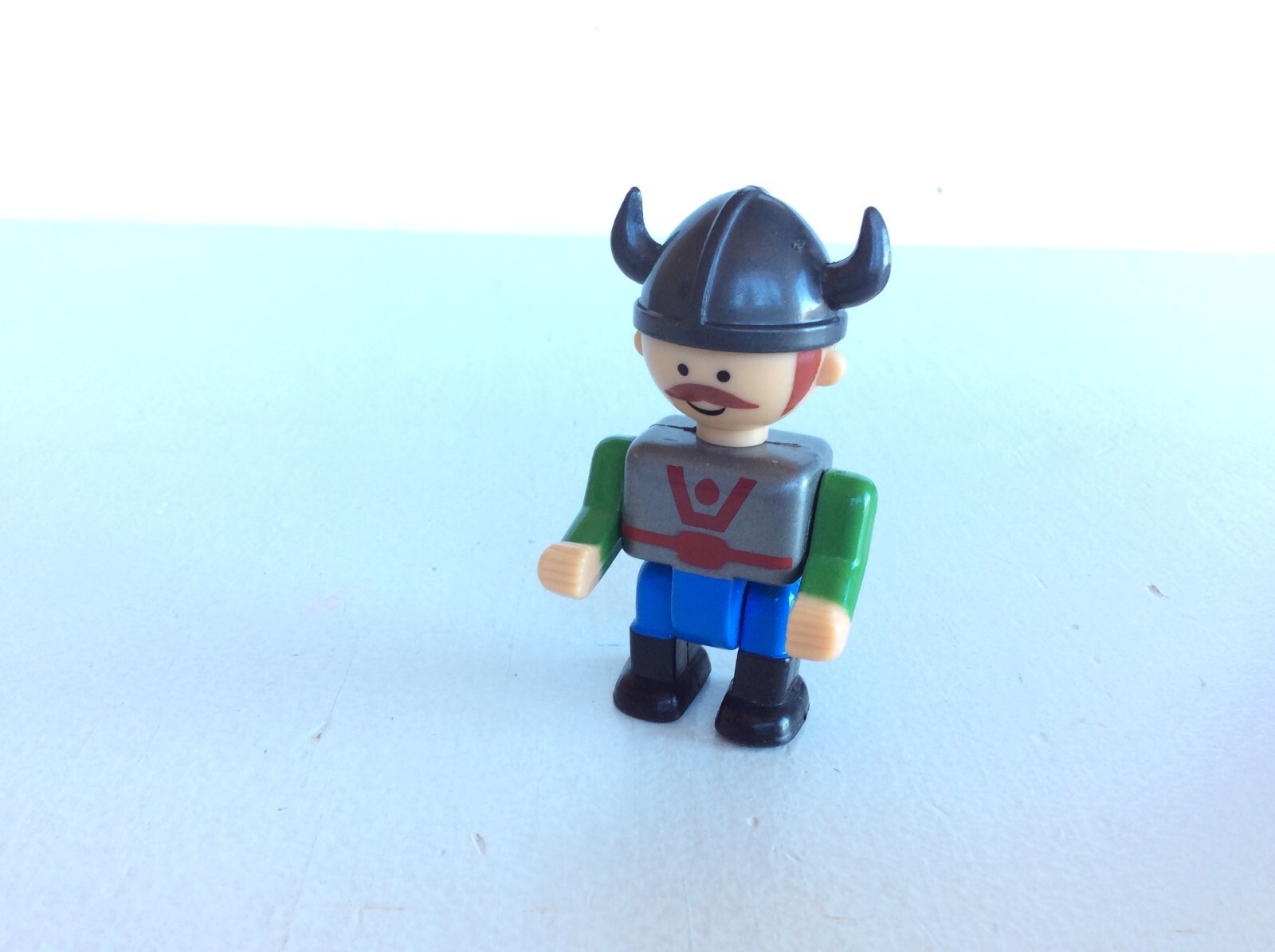 Modellino vichingo medievale stile K'Nex Little People Playmates