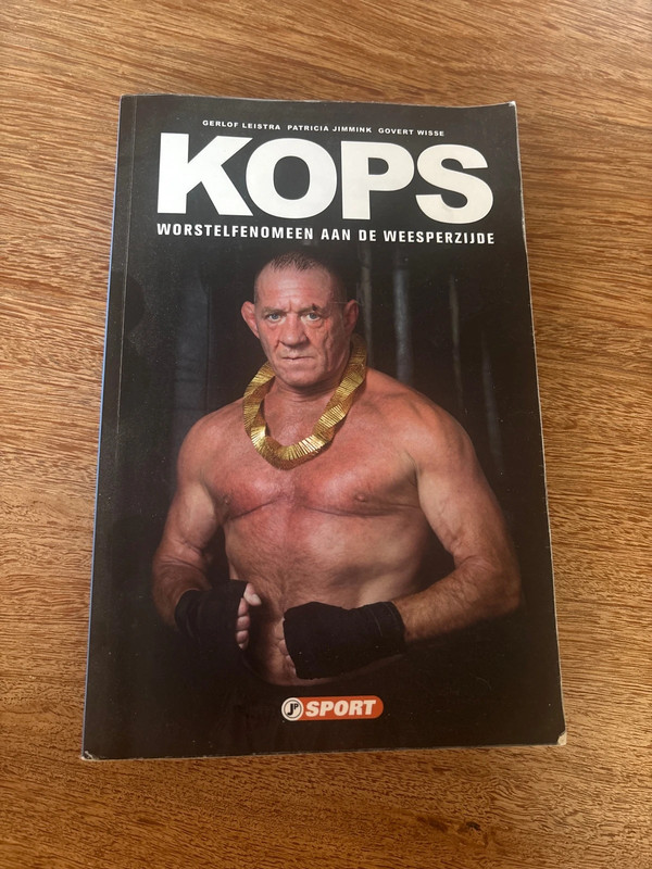 Kops worstelfenomeen aan de weesperzijde