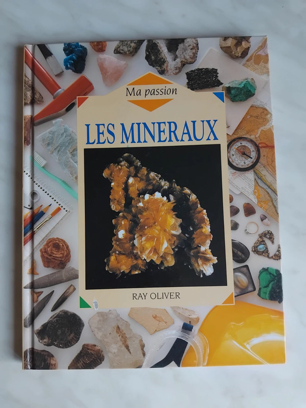 Livre documentaire Les Minéraux ~ Ray Oliver