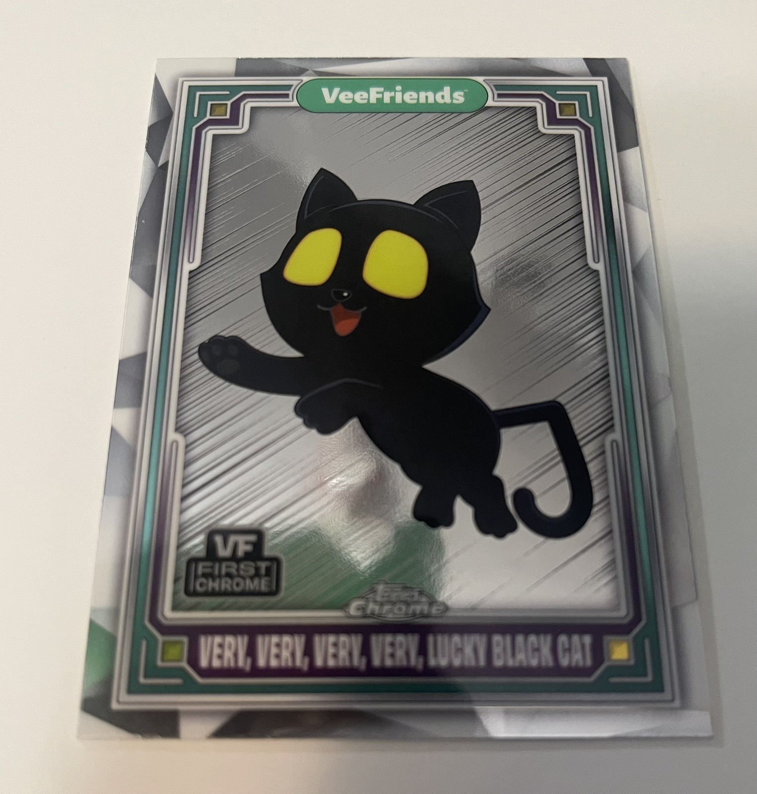 VEEFRIENDS TOPPS CHROME BASE OCCHI GIALLI GATTO NERO MOLTO MOLTO FORTUNATO