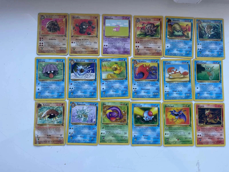 Lot de 18 cartes Pokémon fossile