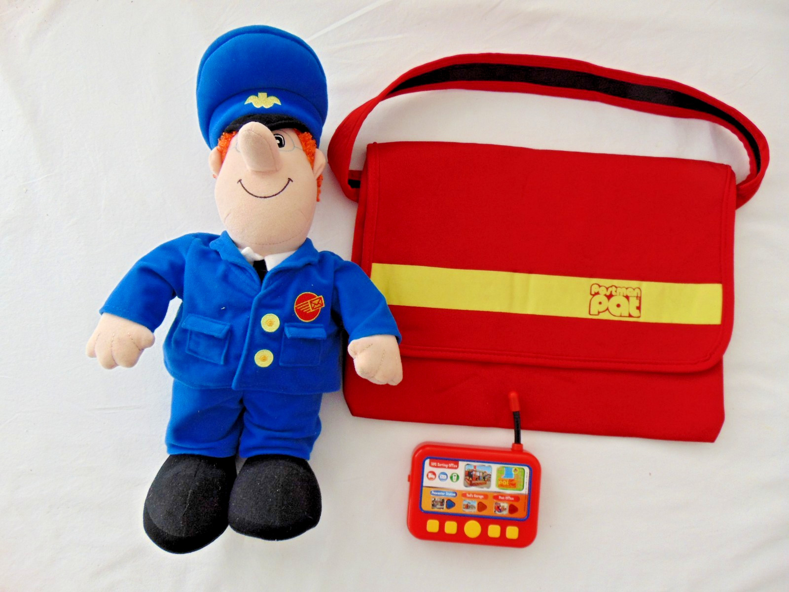POSTMAN PAT HIDE & SEEK ELECTRONIC PAT AND MAIL BAG