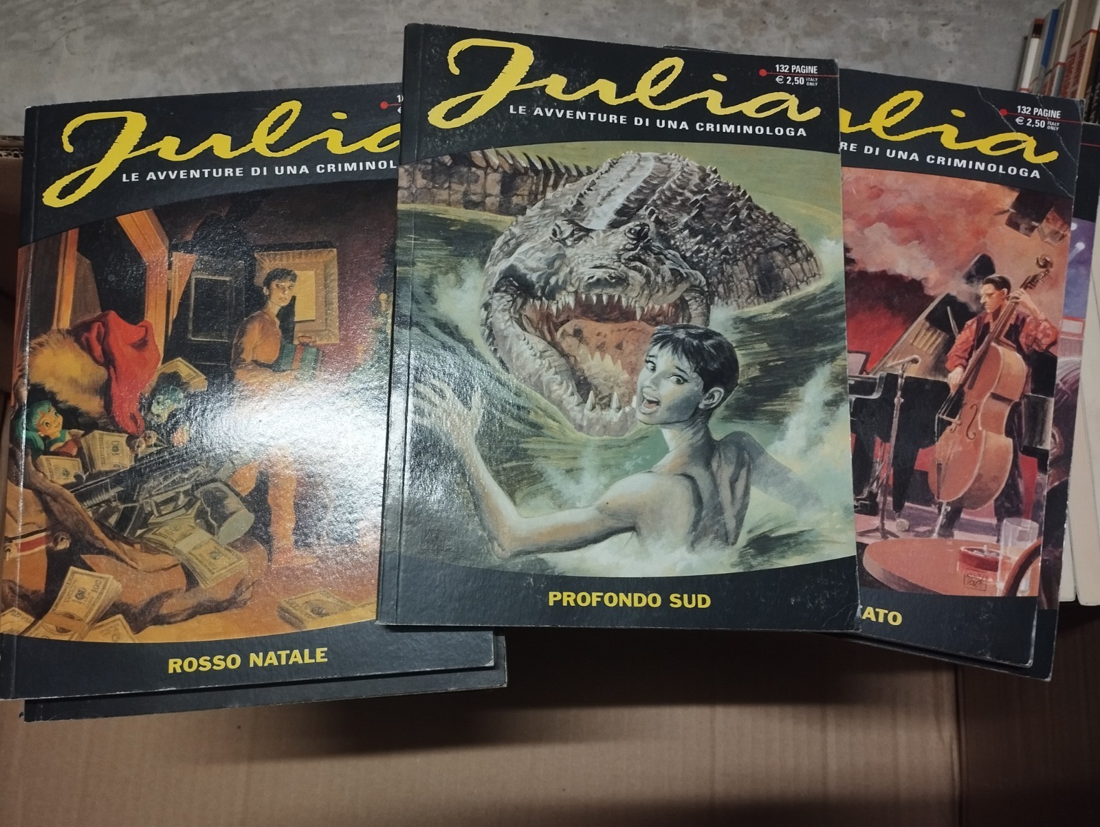 Julia Bonelli fumetti lotto di 48 numeri misti tra il 41 e il 257 numeri in foto