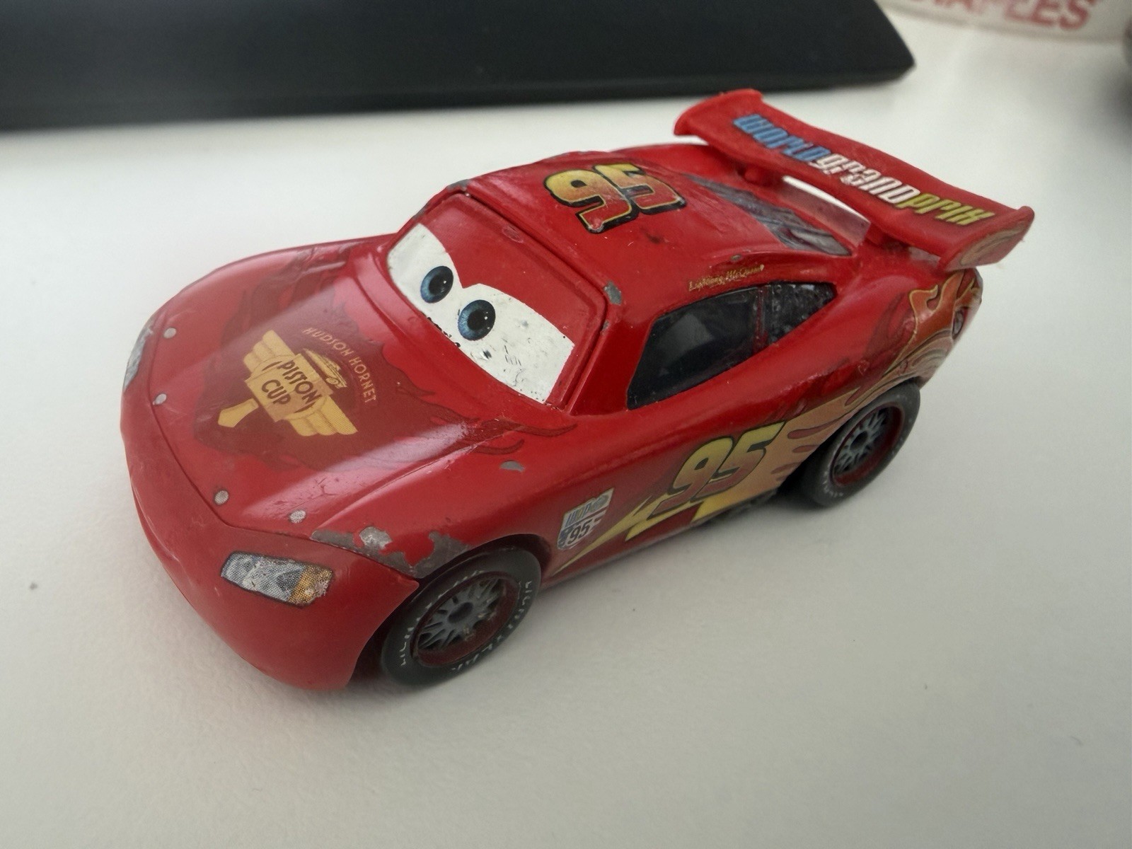 DISNEY PIXAR CARS 2 WGP LIGHTNING MCQUEEN WORLD GRAND PRIX DIE-CAST RACER MATTEL