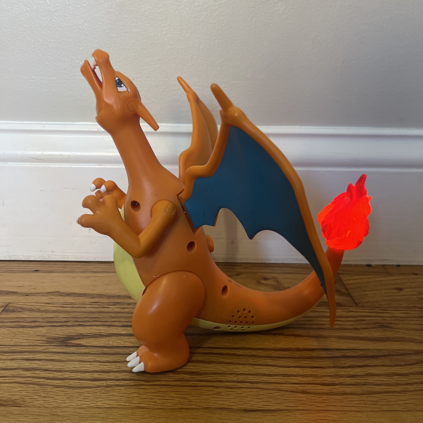 Pokemon Fiamma e Volo Charizard Deluxe 2022 8" Figure Luci Movimento Suono Funziona