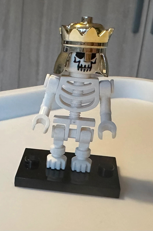 LEGO Minifigure Squelette Roi Evil Skull avec couronne – gen017 – Rare 2007
