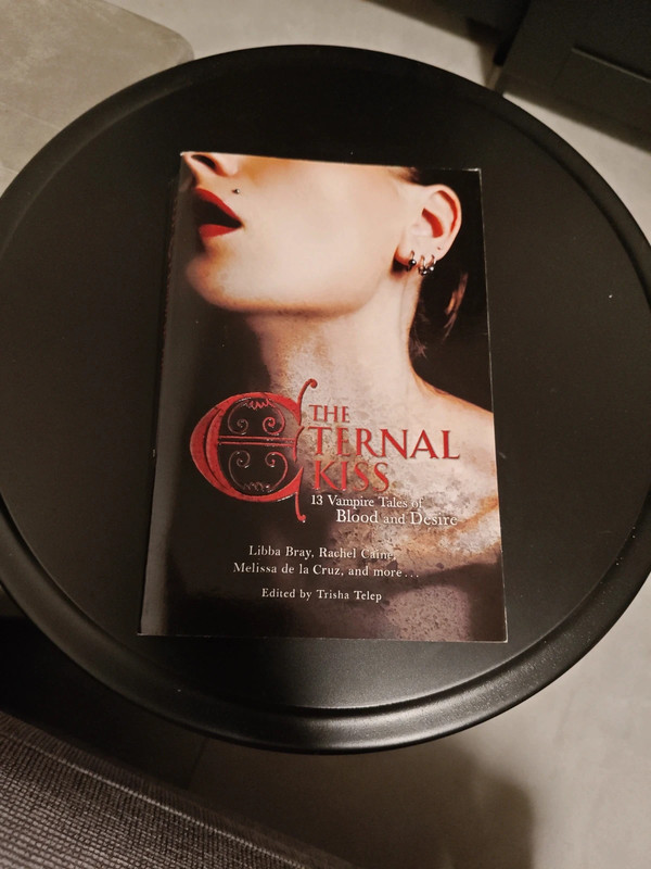 The External Kiss - 13 Vampire Tales of Blood and Desire