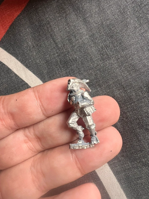 Ork Warhammer vintage metal – pieza clásica para restauración