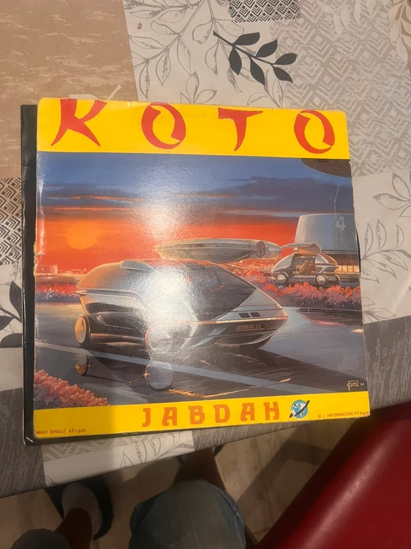 «Jabdah» del proyecto de italo-disco y música electrónica Koto