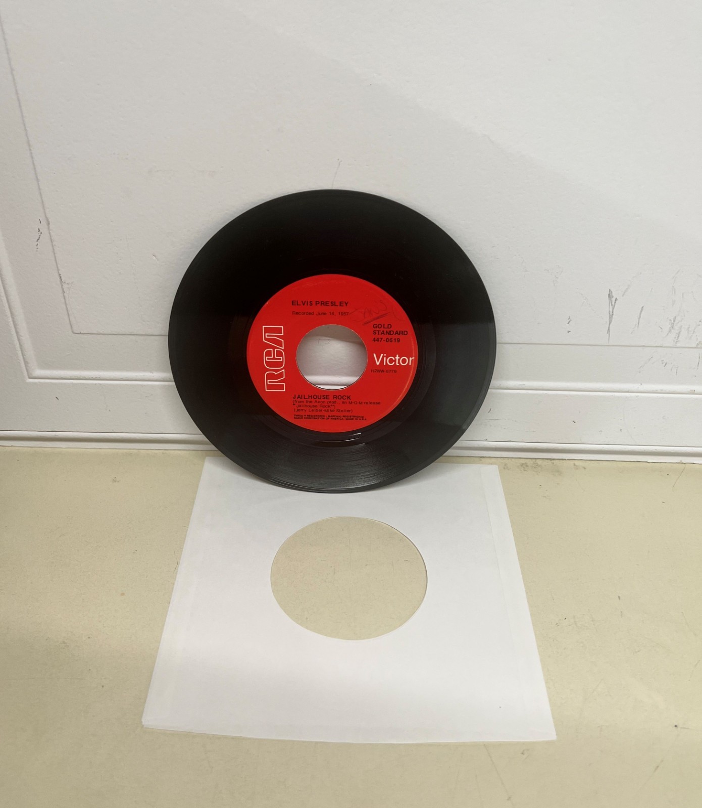Vintage 1977 Elvis Presley Jailhouse Rock / Treat Me Nice RCA 447-0619