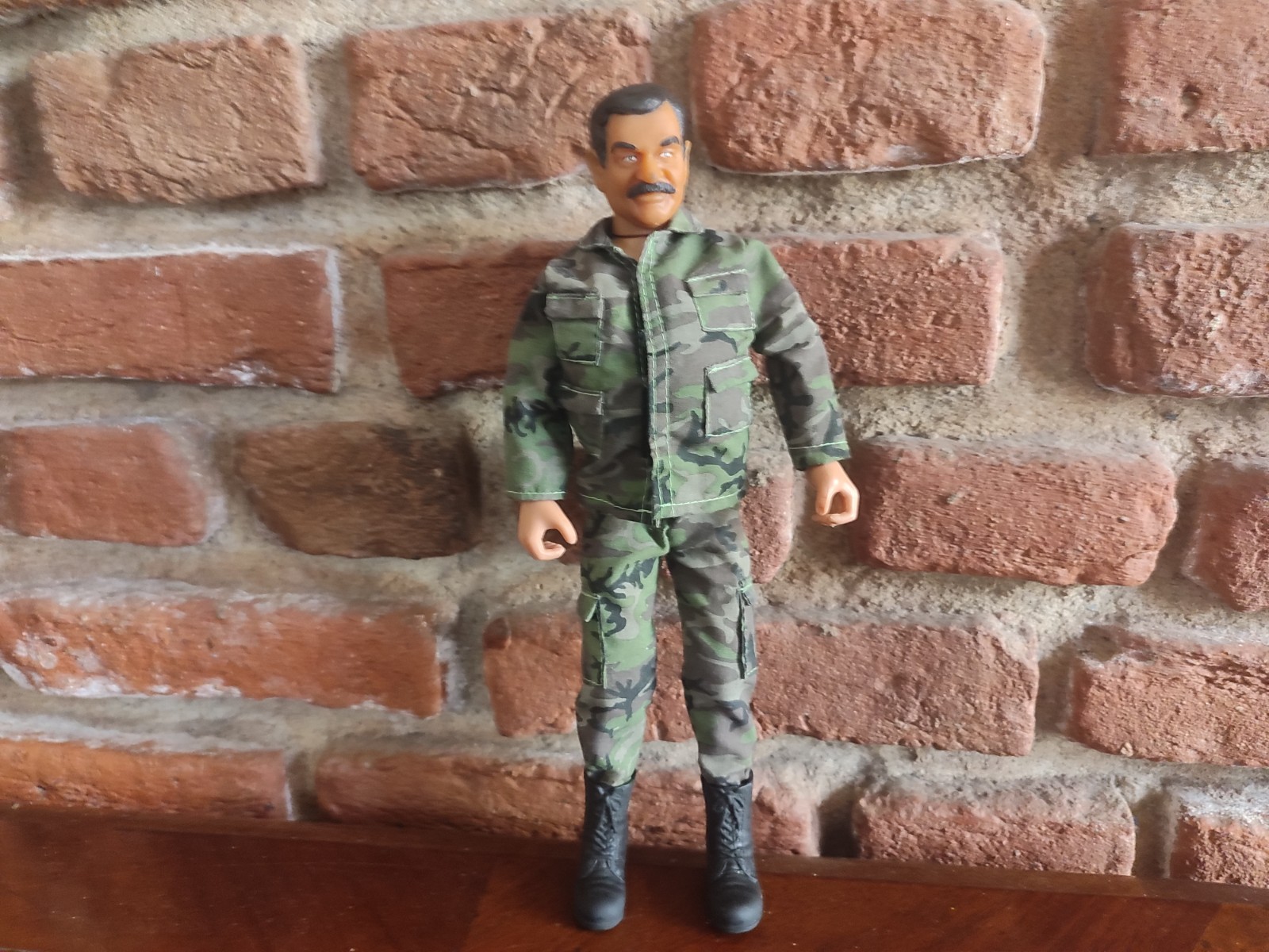 1/6 12" ACTION FIGURE SEMBREREBBE SADDAM? GULF WAR