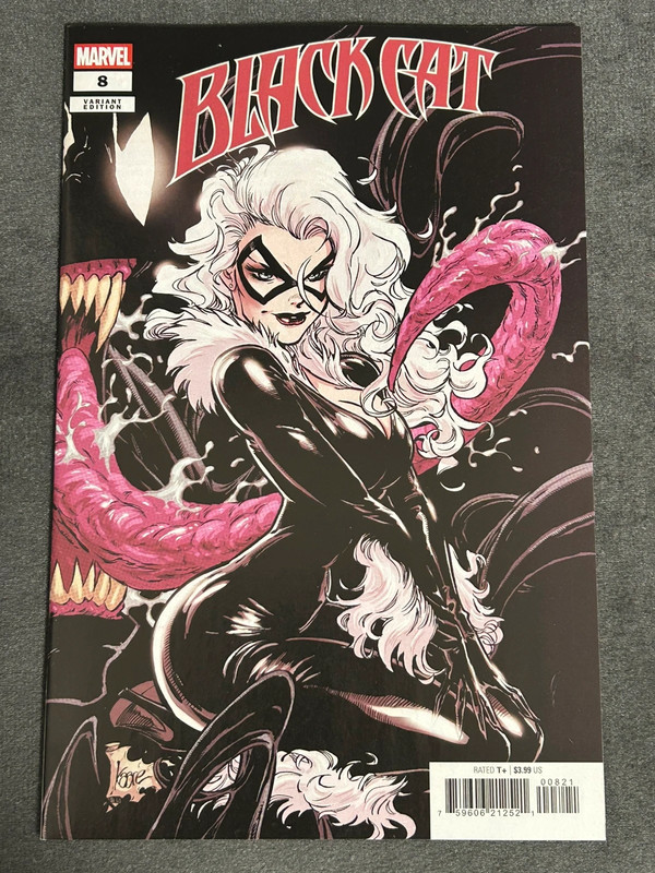Black Cat #8 Kaare Andrews variant