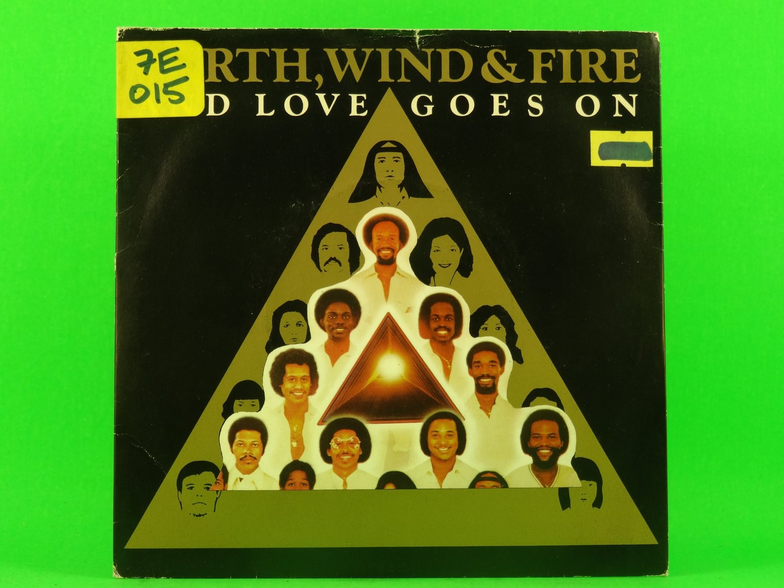 EARTH,WIND & FIRE AND LOVE GOES ON (2) (137) 7" CBS